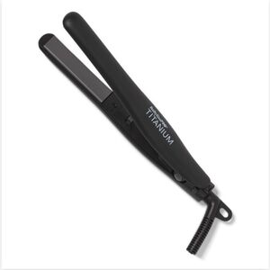 BabylissPro FIRE! NIB! The Travel Sz Titanium Flat Iron 3/4 Inch in Black. R2S!!
